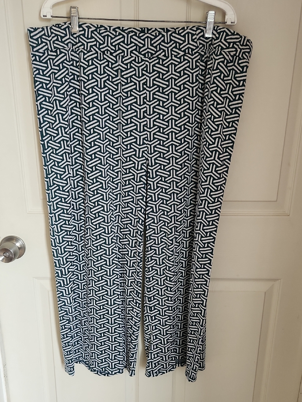 Liz Claiborne Gree  & White Geometric Wide-Leg Pants